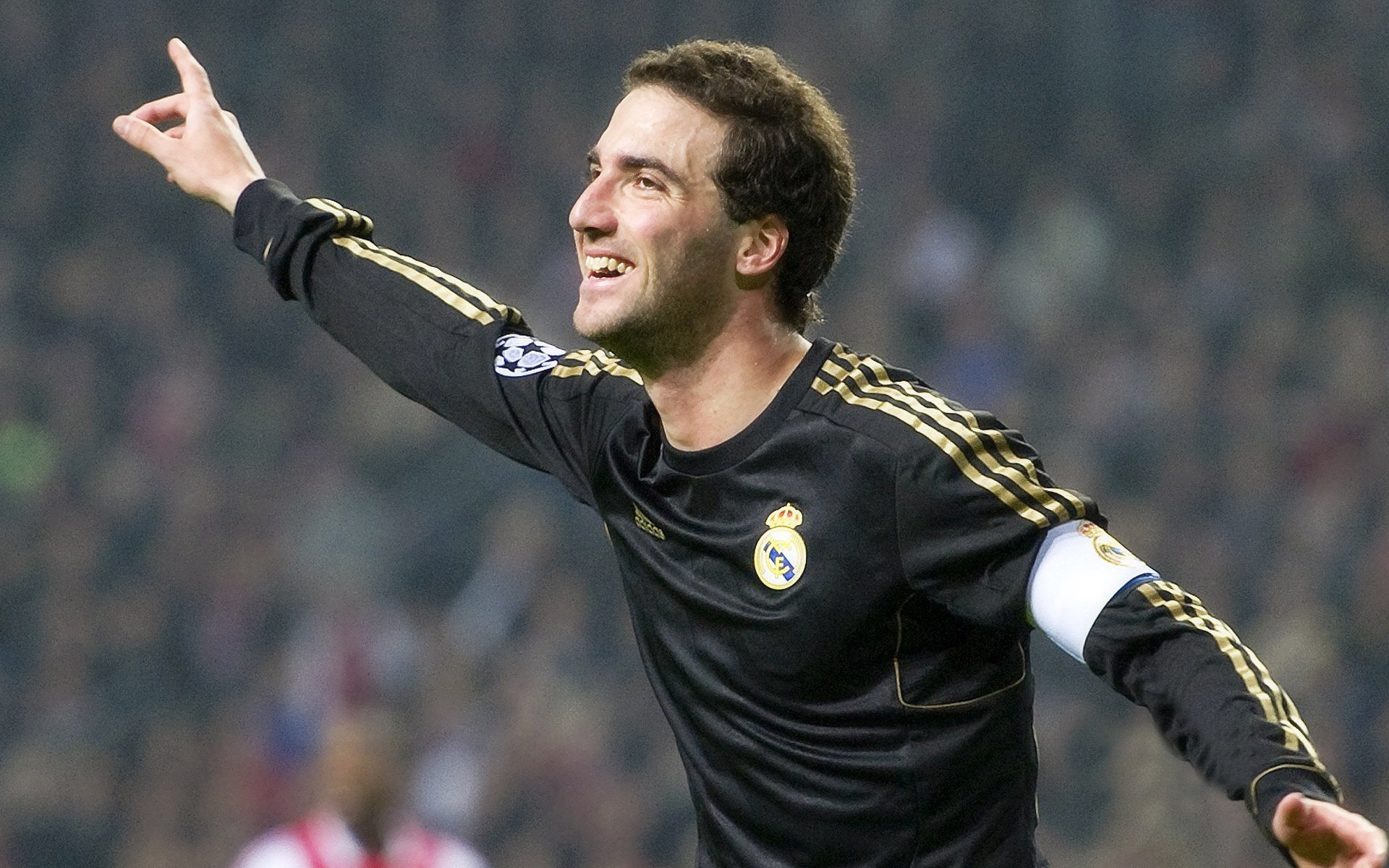 AYX SPORTSC罗迎来三赛季出色发挥，MAD观众热烈欢呼！热度持续攀升