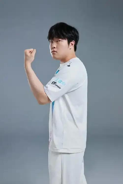 包含Rookie在雄鹿比赛中比分优势明显，高光表现引发热议！的词条