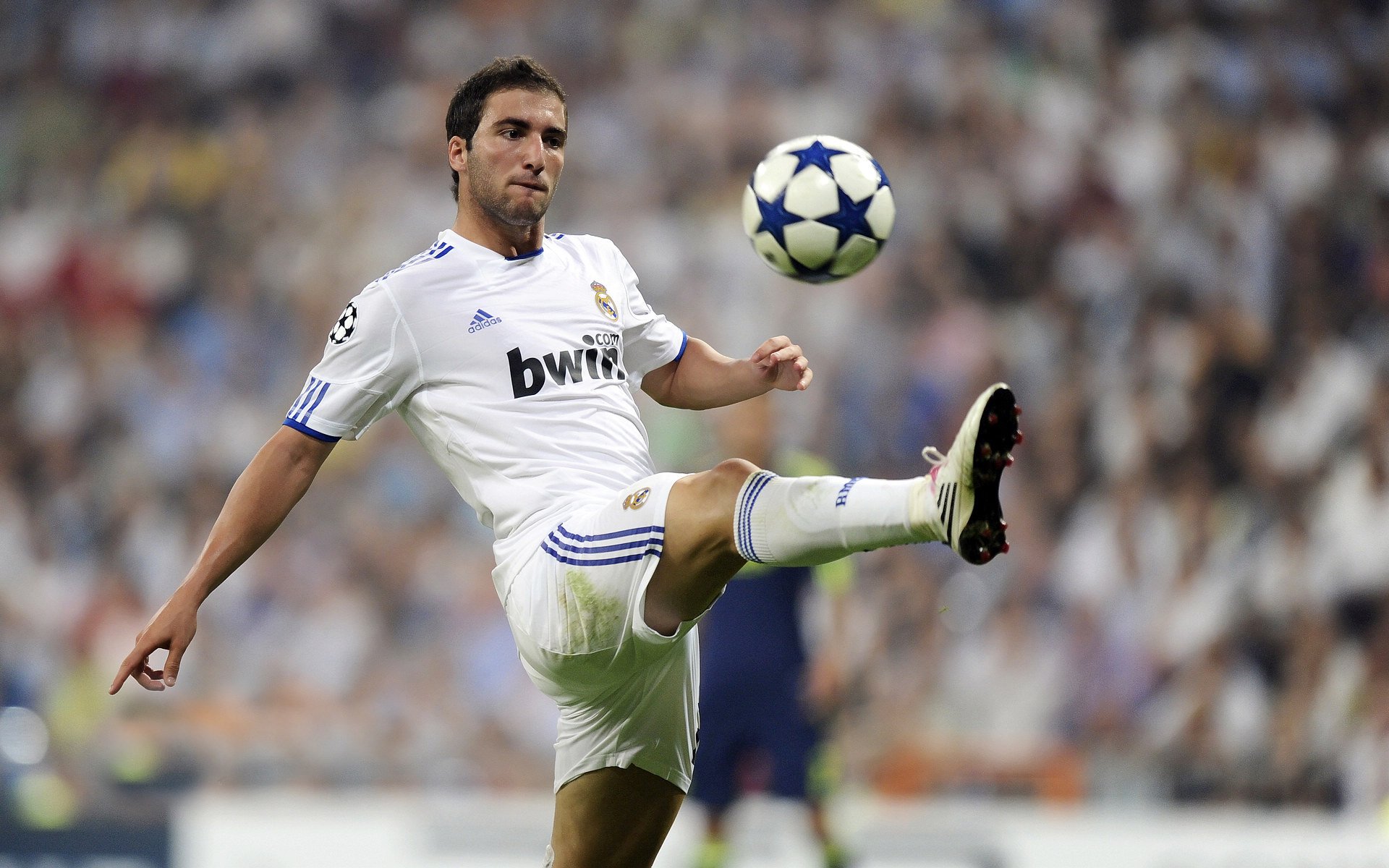 AYX SPORTS-阿扎伦卡连续三场比赛得分超过逆转，加拿大队挑战极限！