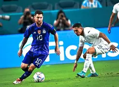 爱游戏（ayx)-梅西怒斥j罗肘击穆尼奥斯